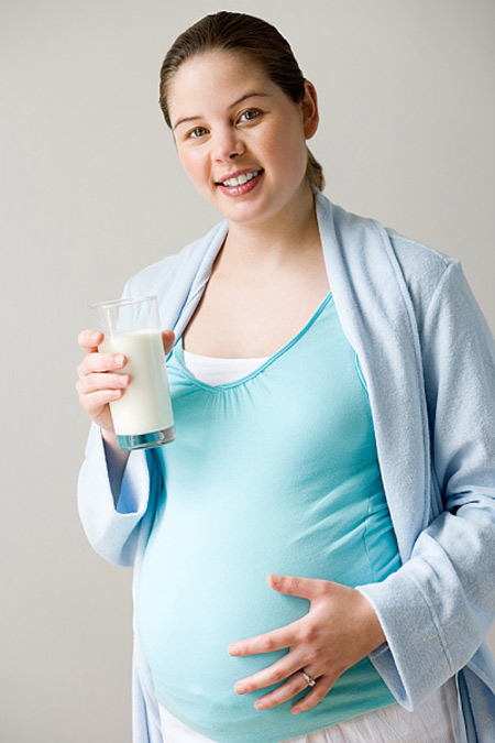 Hướng dẫn mẹ uống sữa bầu đúng cách khi mang thai
