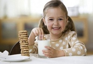 Những hiểu lầm tai hại về sữa cho trẻ nhỏ