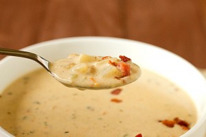 Hướng dẫn nấu súp khoai tây phomai giàu canxi cho bé